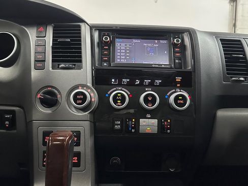 Used 2014 Toyota Sequoia Platinum w/ Preferred Accessory Package AWD/4WD image 28