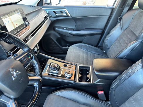 Used 2022 Mitsubishi Outlander SE image 35