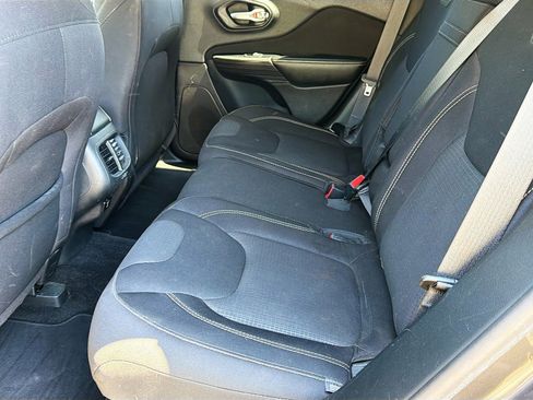 Used 2015 Jeep Cherokee Latitude w/ Trailer Tow Group FWD image 22