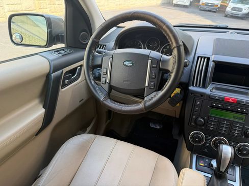 Used 2011 Land Rover LR2 HSE AWD/4WD image 12