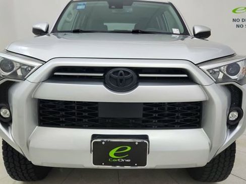 Used 2022 Toyota 4Runner SR5 AWD/4WD image 9