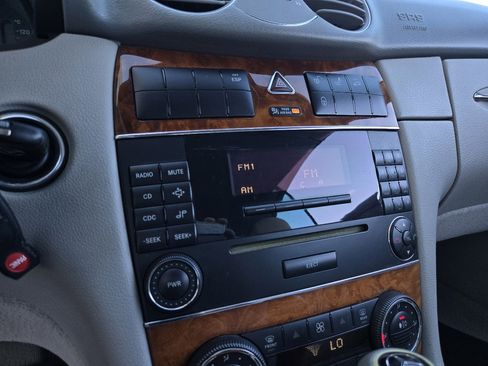 Used 2005 Mercedes-Benz CLK 500 Cabriolet image 35