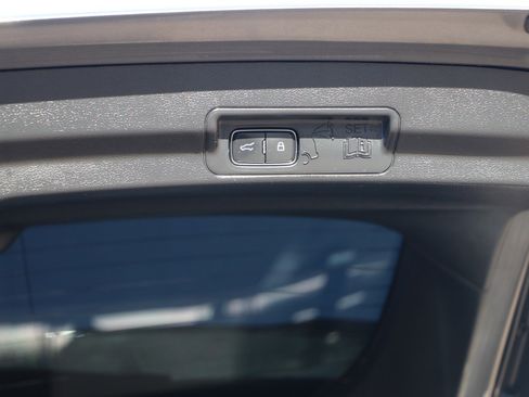 Used 2021 Ford Explorer XLT w/ Equipment Group 202A image 31