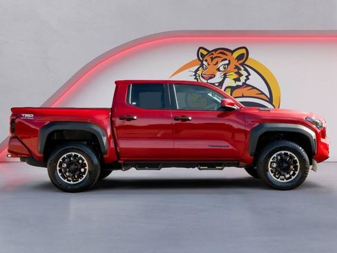Certified 2026 Toyota Tacoma TRD Off-Road AWD/4WD image 4
