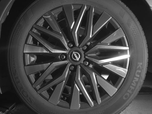 Used 2025 Nissan Altima 2.5 SV FWD image 14