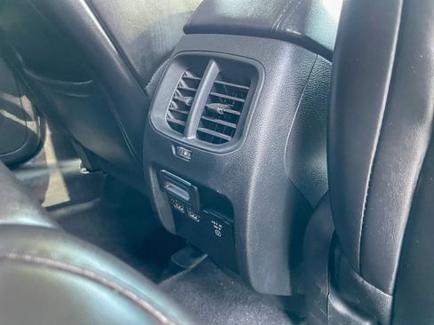 Used 2019 Jeep Cherokee Latitude Plus AWD/4WD image 32