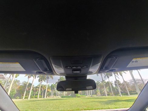 Used 2020 Toyota Corolla SE FWD image 24