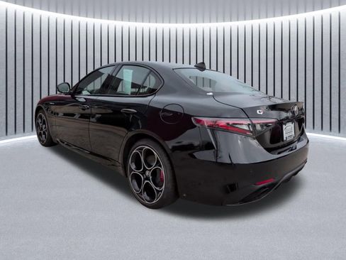 Used 2024 Alfa Romeo Giulia Veloce image 11