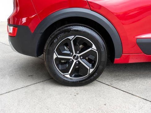 Certified 2024 Kia Niro LX image 30