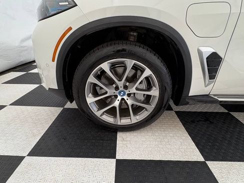 Used 2025 BMW X5 xDrive50e AWD/4WD image 16
