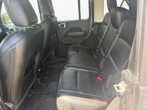 Used 2020 Jeep Wrangler Unlimited Sahara AWD/4WD image 16