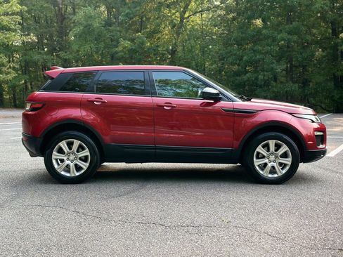 Used 2017 Land Rover Range Rover Evoque SE image 8