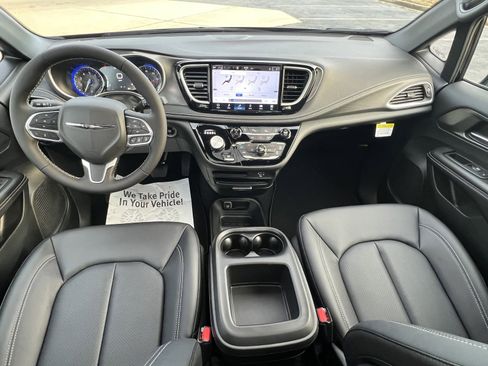 New 2026 Chrysler Pacifica Select image 19