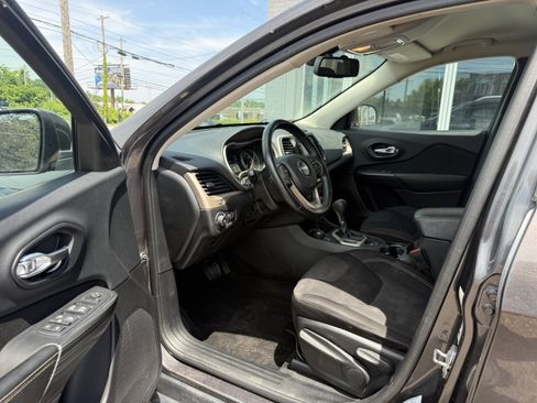 Used 2015 Jeep Cherokee Latitude w/ Cold Weather Group AWD/4WD image 9
