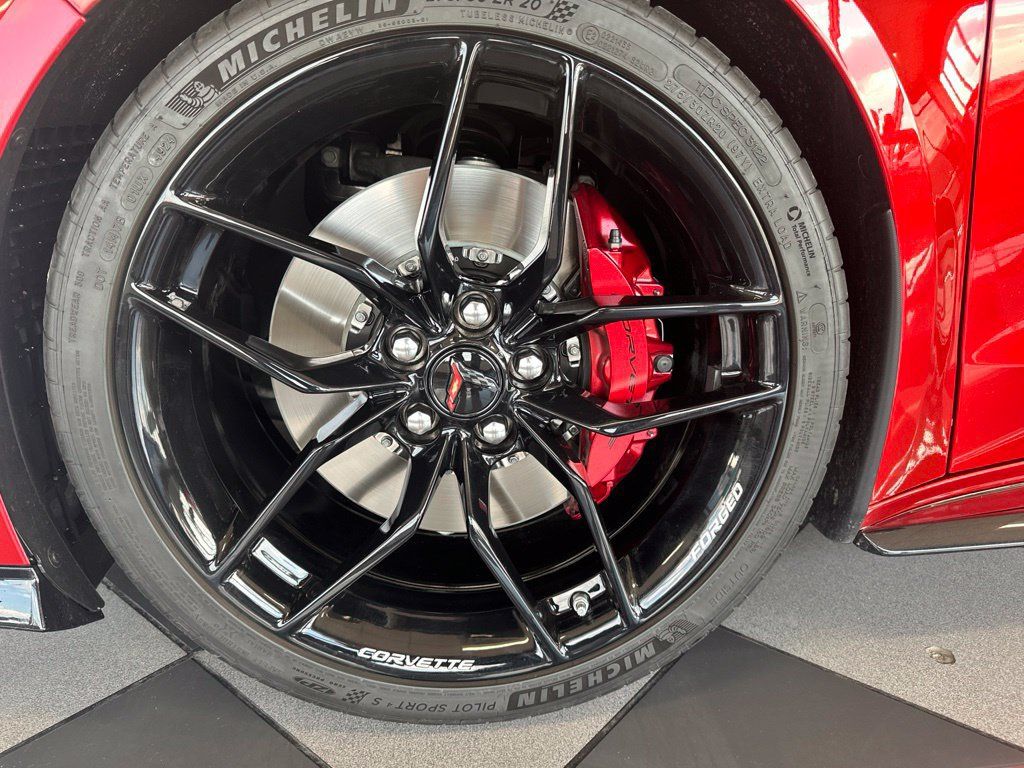 Used 2025 Chevrolet Corvette Z06 RWD image 5