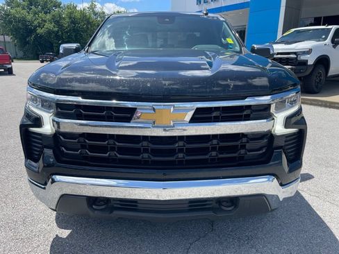 Used 2022 Chevrolet Silverado 1500 LT AWD/4WD image 2