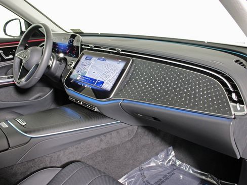 Certified 2025 Mercedes-Benz E 350 4MATIC Sedan image 32