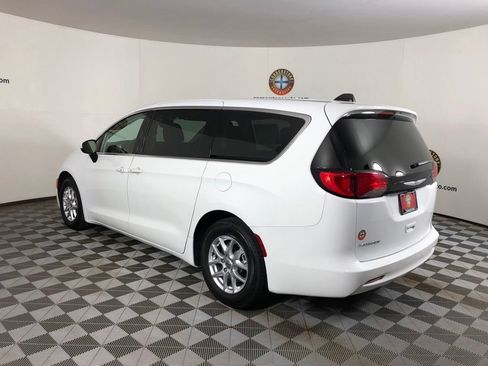 Used 2023 Chrysler Voyager LX FWD image 18