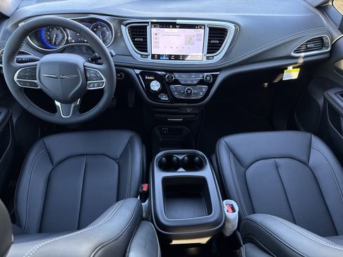 New 2026 Chrysler Pacifica Select image 28