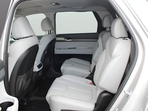 Used 2022 Hyundai Palisade SEL w/ Premium Package FWD image 14