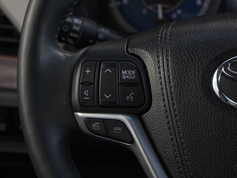 Used 2017 Toyota Sienna Limited Premium FWD image 17