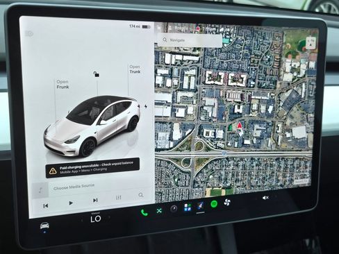 Used 2022 Tesla Model Y Performance AWD/4WD image 17