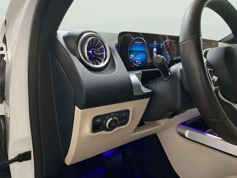 Used 2023 Mercedes-Benz EQB 300 4MATIC w/ Exclusive Package image 17