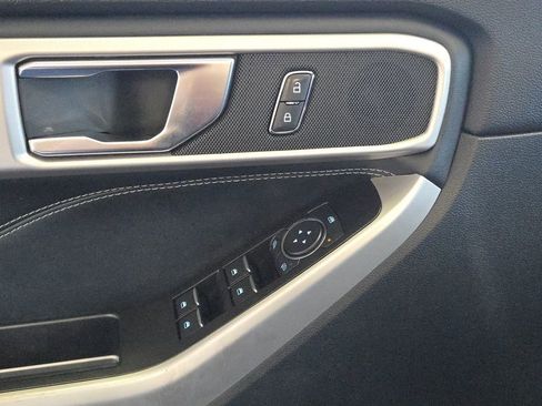 Used 2022 Ford Explorer XLT w/ Equipment Group 202A image 13