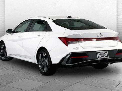 Used 2025 Hyundai Elantra Limited image 11