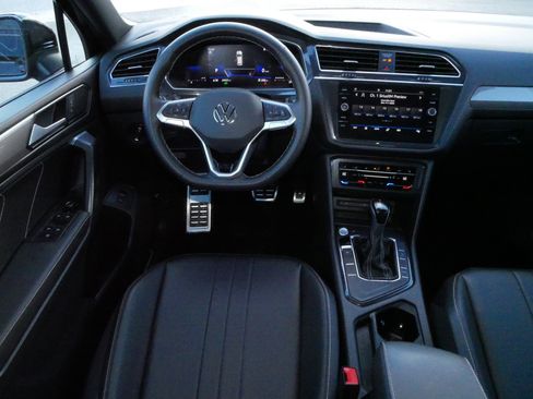 Used 2023 Volkswagen Tiguan SE R-Line image 10