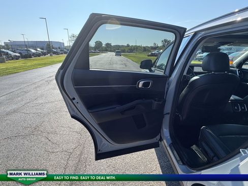 Used 2023 Kia Sorento SX image 22