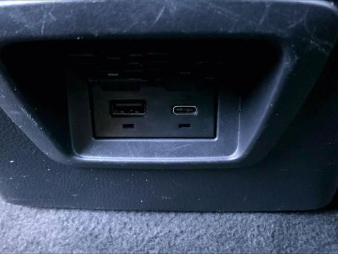 Used 2022 Toyota Corolla Cross XLE image 32