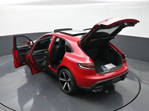 Certified 2025 Porsche Macan AWD/4WD image 25