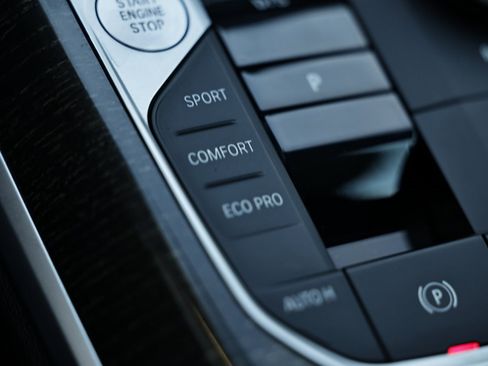 Used 2023 BMW 330i Sedan w/ Driving Assistance Package image 39