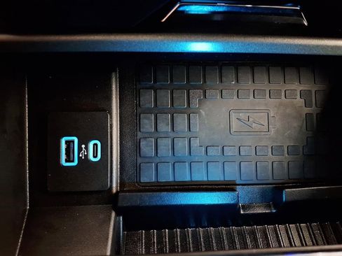 Used 2020 Ford Expedition XLT w/ Equipment Group 202A image 25