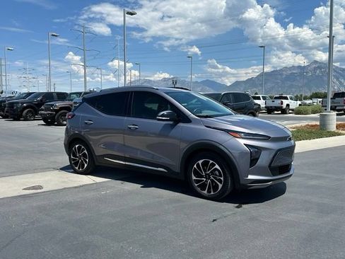 Used 2023 Chevrolet Bolt EUV Premier w/ Sun & Sound Package FWD image 8