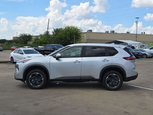 Used 2024 Nissan Rogue SV AWD/4WD image 8