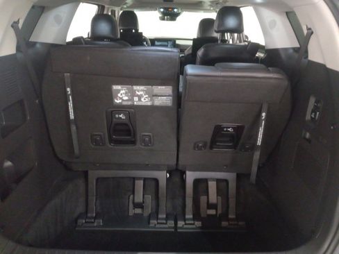 Certified 2025 Kia Carnival SX image 3