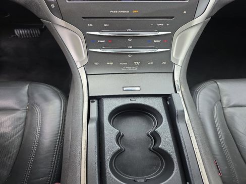Used 2013 Lincoln MKZ FWD image 17