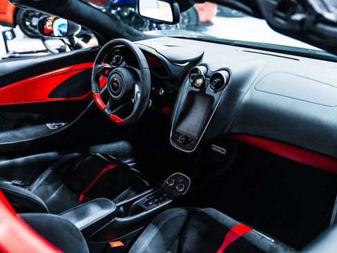 Used 2019 McLaren 570S Spider image 9