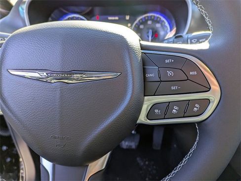 Certified 2026 Chrysler Pacifica Select image 15