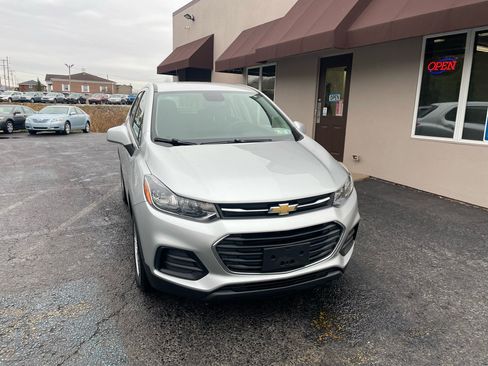 Used 2018 Chevrolet Trax LS image 2