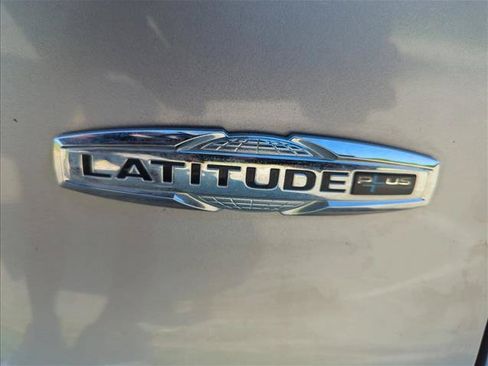 Used 2019 Jeep Cherokee Latitude Plus FWD image 25