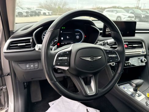 Used 2025 Genesis G70 2.5T image 11