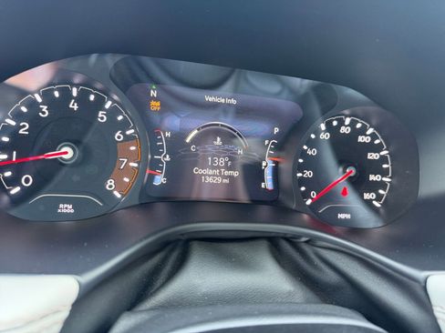 Used 2025 Jeep Compass Limited image 40