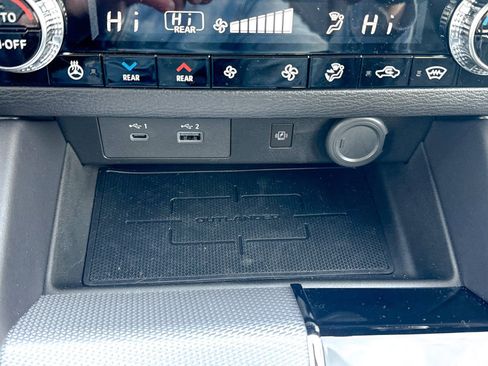 New 2025 Mitsubishi Outlander SEL image 37