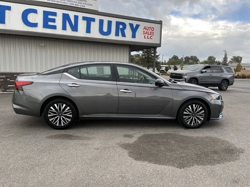 Used 2024 Nissan Altima 2.5 SV image 15