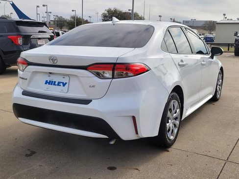 Used 2020 Toyota Corolla LE image 4