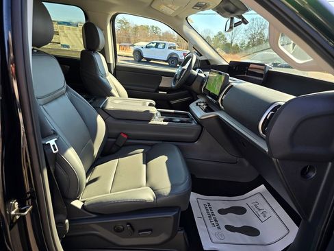 New 2026 Ford Expedition Active image 13