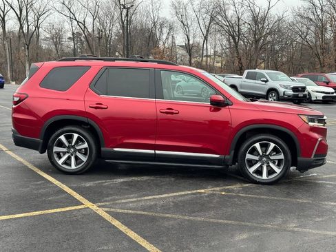 Certified 2023 Honda Pilot Touring image 3
